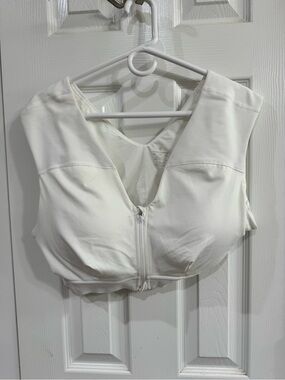 Lightweight White Front-Zip Women's Shoulder Support Bra